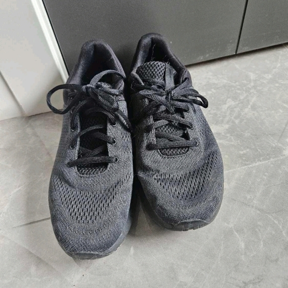 Black Under Armour Sneakers - Picture 1 of 3